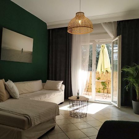 Bright Apartment Steps From The Sea Salonicco Esterno foto